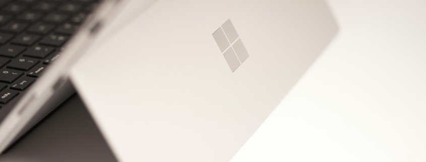 white-laptop-computer-on-white-table